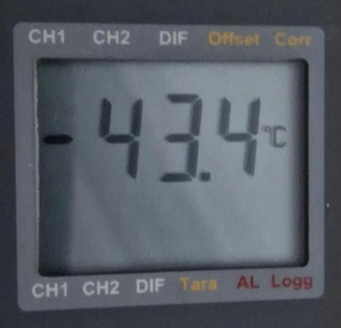 Wechselklimaschrank - Foto vom externen Temperaturfuehler bei Minimaltemperatur